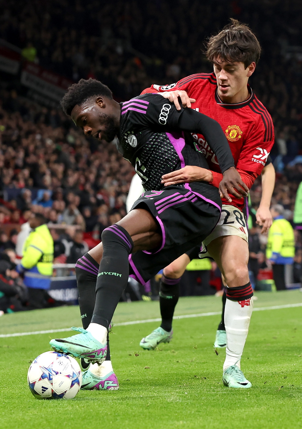 PG平台-拜仁慕尼黑主场-击败曼联,晋级欧冠四强的简单介绍