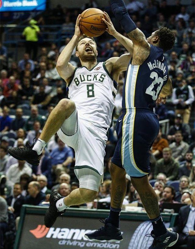 PG平台-门罗展示内线冲击力,佐伊优雅长发飘飘弧线美不胜收