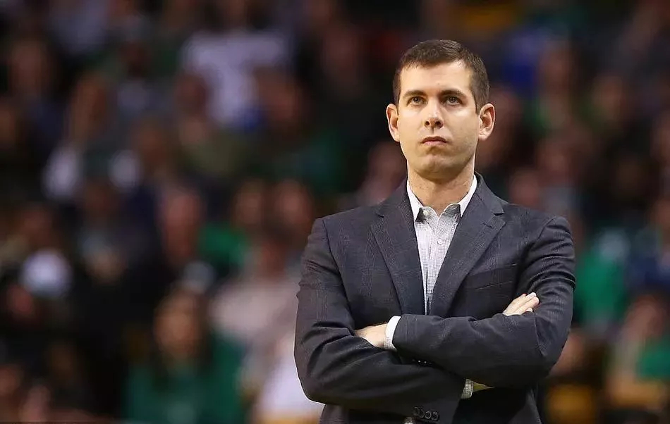 PG平台-门罗展示内线冲击力,佐伊优雅长发飘飘弧线美不胜收